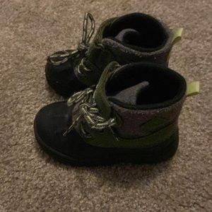 Carter’s boots 6c